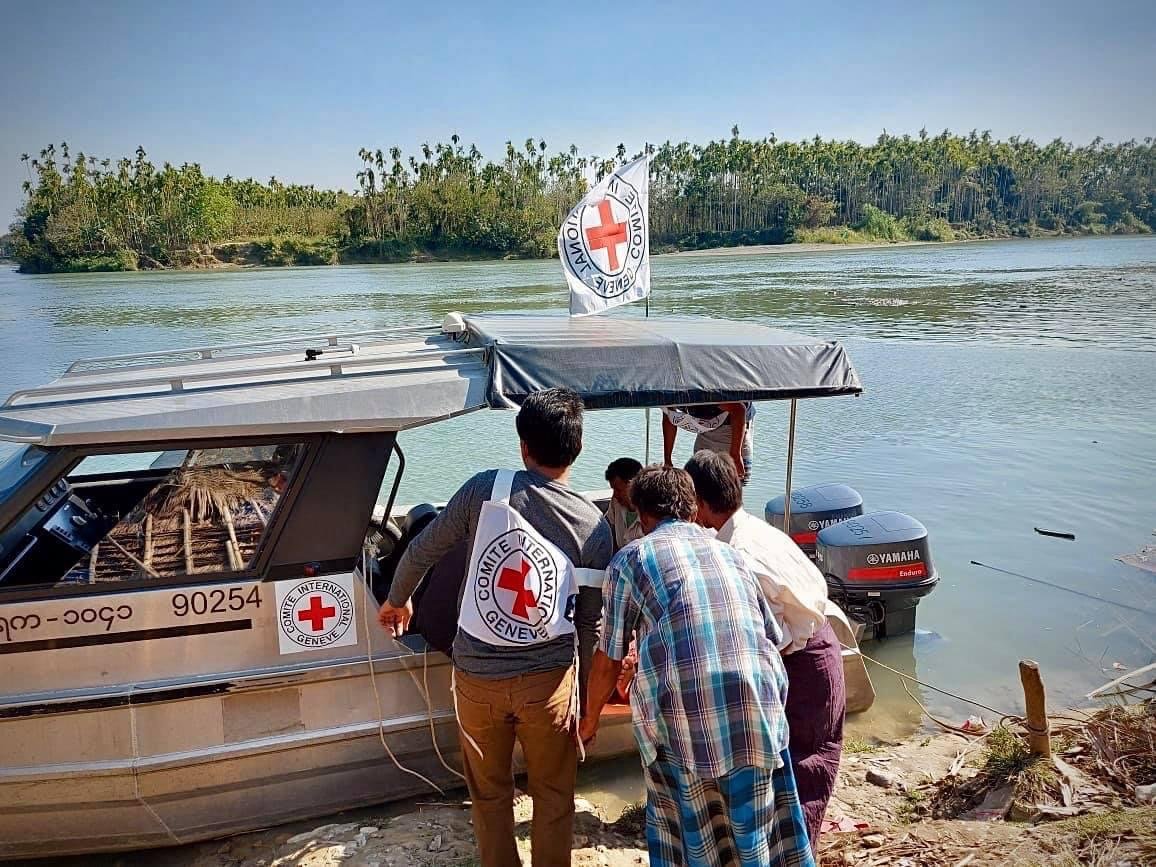 1 dead and 4 injured in an attack on a vessel carrying refugee food in Rakhine State Myanmar