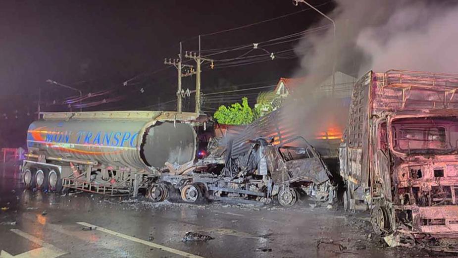 Fuel tanker in Thailand caught fire