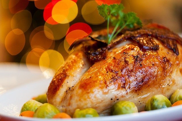 The U.S. military stationed abroad received 23 tons of Thanksgiving roast turkey, which can only be packaged and eaten for epidemic prevention.