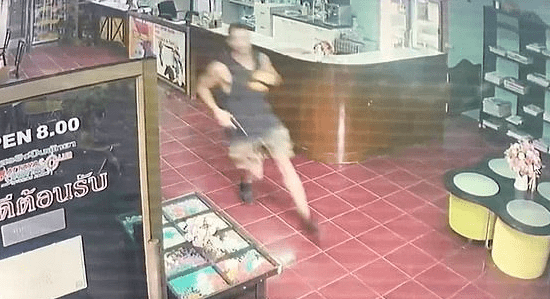 American man stole a pistol at a shooting range in Thailand, turned around and shot the staff, ran down the street and shot all the way.
