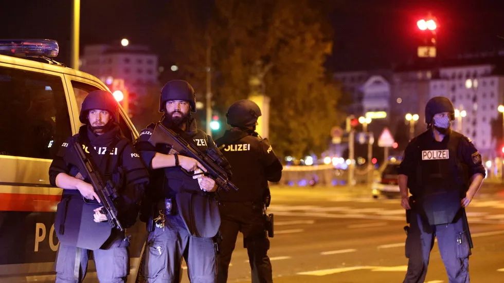 Terrorist attack in Vienna! The gunman opened fire near the synagogue and there is news that 7 people have been killed