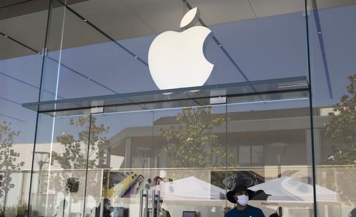 Apple reached a settlement with more than 30 U.S. states for the iPhone "speed-down door" and agreed to pay $113 million