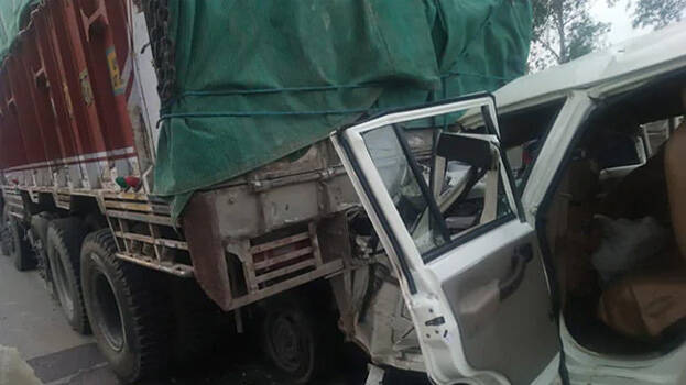 An SUV collided with a truck in Uttar Pradesh India killing 14 people including 6 children.