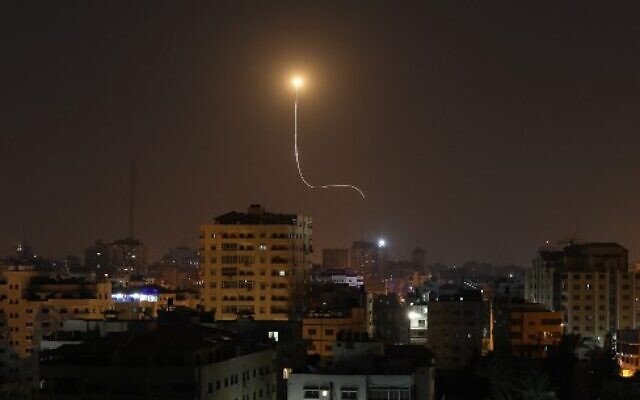 Several rockets fired from Gaza into Tel Aviv, Israel, killing at least one person