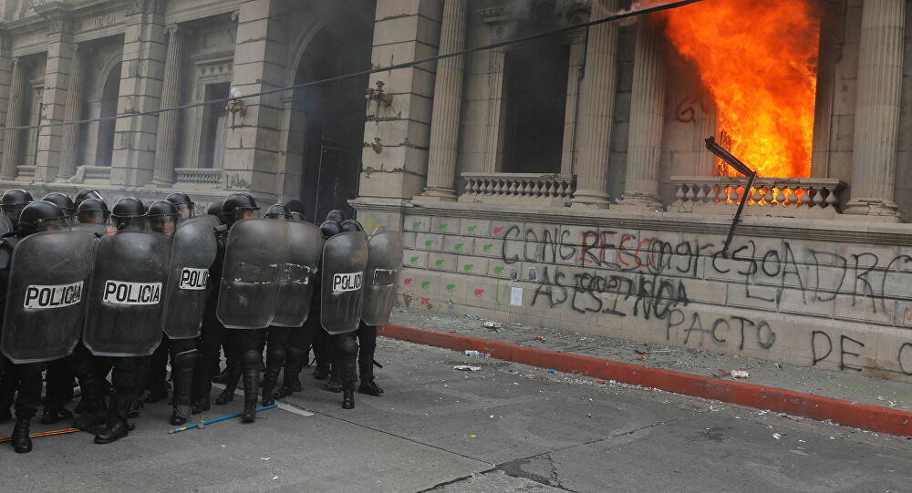 Guatemalan demonstrators burned the National Congress building erected the guillotine the president issued a warning