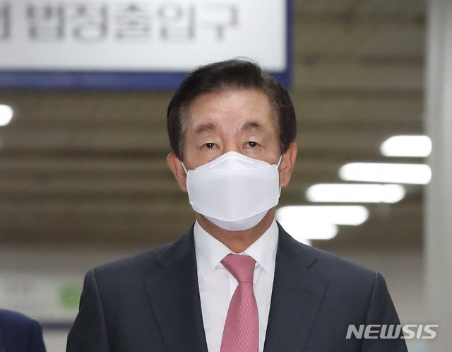 The daughter of a former South Korean congressman who entered a large company illegally and his father was sentenced to 1 year in prison