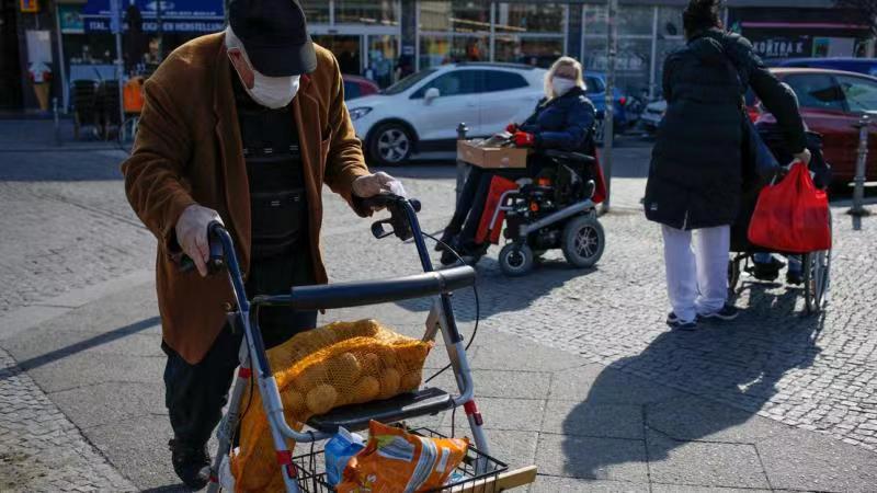 Hungary resumes setting of exclusive shopping hours for senior citizens