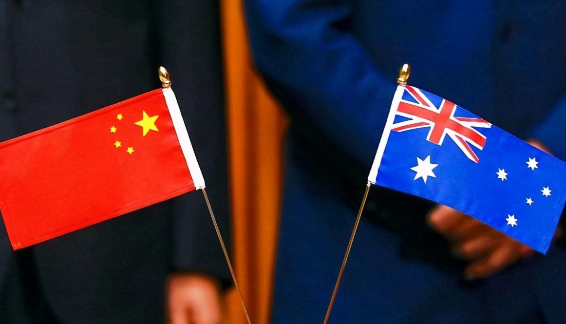 The Australian Prime Minister suddenly said good things about China, and really wanted to fight against China but had no background.