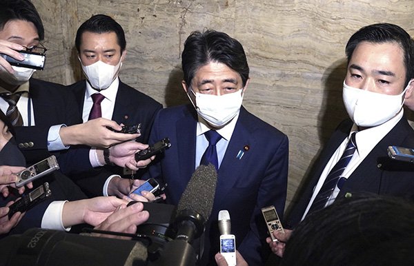 The opposition party asked Abe to be questioned by the two houses on suspicion of private use at public expense, but Yoshihiro Kan refused.