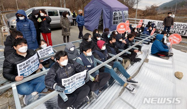 The Han army transported supplies to the THAAD base: more than 600 police opened the way and the people built a wall to block