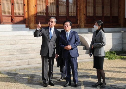 Wang Yi Meets with Moon Jeong-in, Special Assistant to the President of the Republic of Korea for Unification of Foreign Affairs and Security