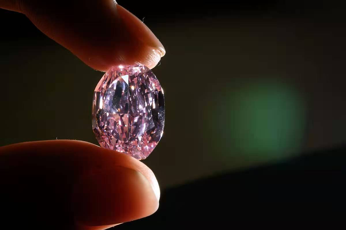 27.85 carats! Swiss purple-pink diamond "Rose Spirit" sold for 21 million Swiss francs