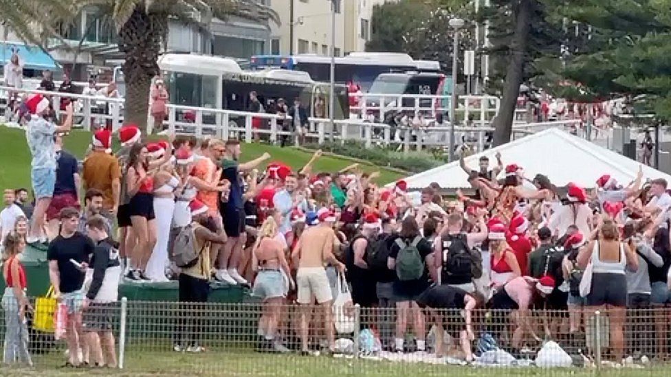 Hundreds of British tourists reveled on Sydney beach. Australian officials were angry: deportation