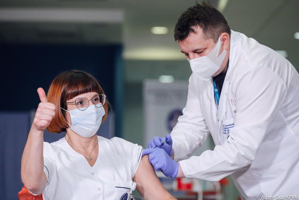 Poland launches COVID-19 vaccination, medical staff are the first batch of vaccinations