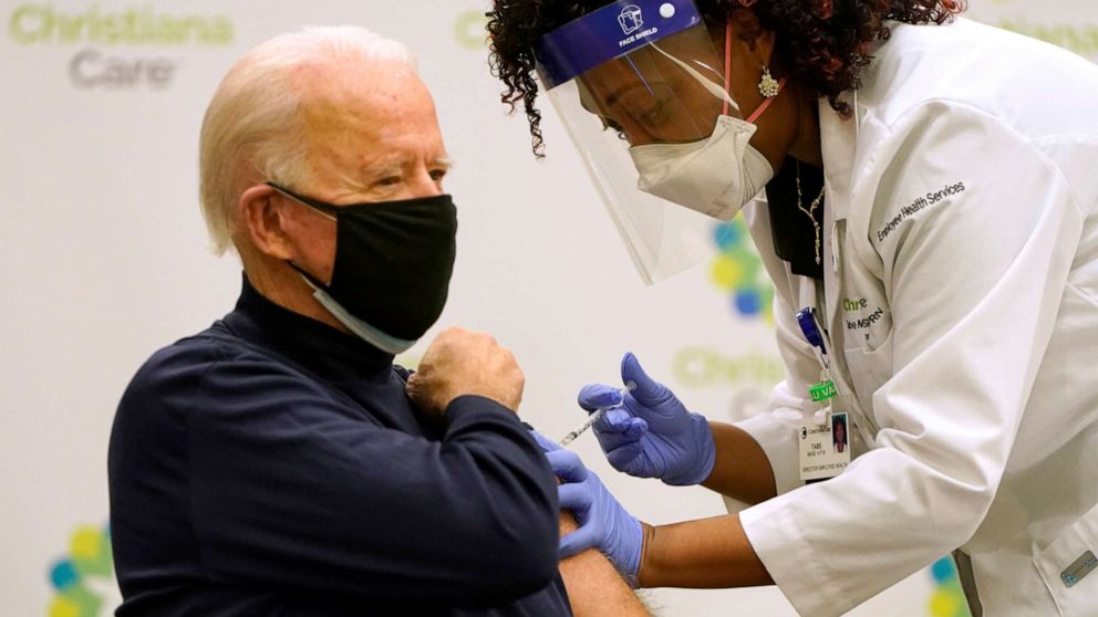 Details of Biden's vaccination are announced: wear two masks and elbow with nurses