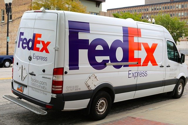 How FedEx and UPS Ship the First Coronavirus Vaccine in the United States at 70 Degrees