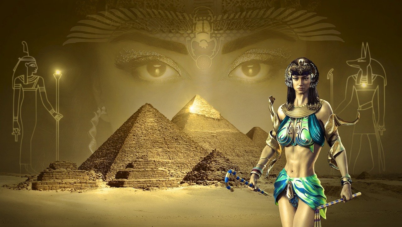 Egyptian Internet Celebrity Pyramid Taking Sexy Photos Causes Controversy