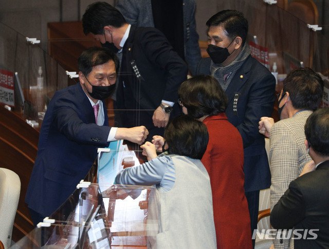 image 1008 South Korea's opposition party legislator obstructs legislation: wear diaper speech and speak until midnight