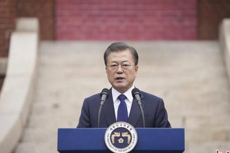 South Korea will set up an independent anti-corruption agency to investigate senior officials.
