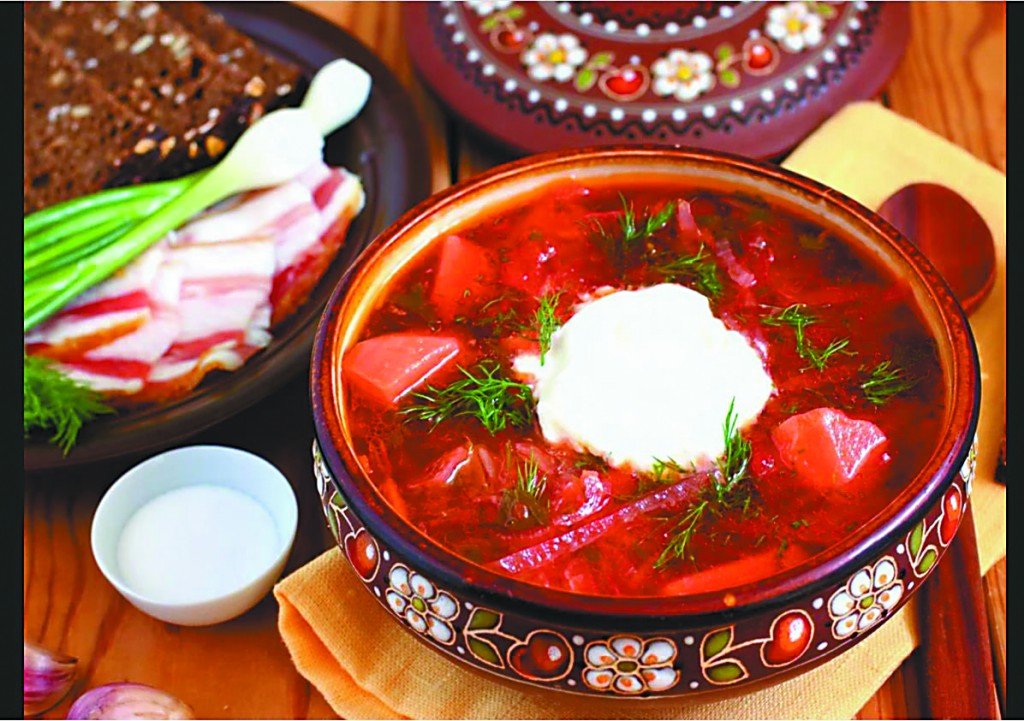 What is the battle between Russian and Ukrainian red cabbage soup?