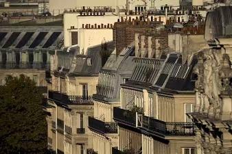 It is difficult for low-income families in France to rent a house. The maximum rent in Paris is 25 square meters.