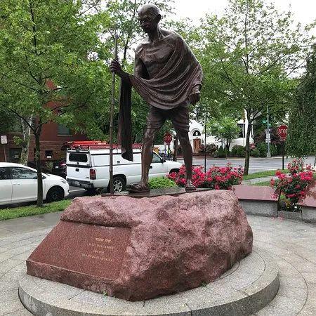 Outside the Indian Embassy in the United States, the statue of Gandhi was damaged.