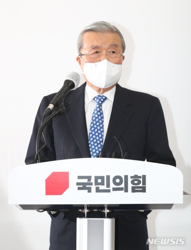 South Korea’s two former presidents both imprisoned, the largest opposition party apologizes to the people