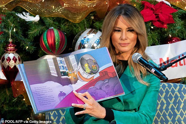 Melania visited the children's hospital and ignored the epidemic prevention regulations and took off her mask to read for patients.