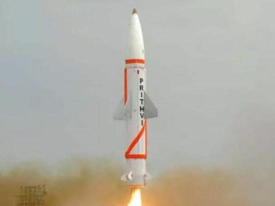 India successfully test-fired "Earth-II" tactical ballistic missiles, carrying nuclear warheads