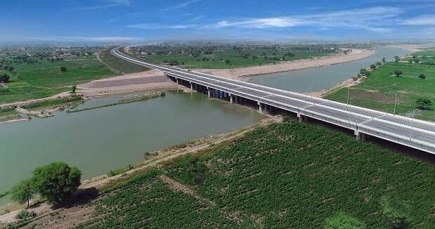 The largest transportation infrastructure project of the China-Pakistan Economic Corridor was officially handed over.