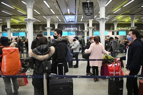 London Heathrow Airport is in chaos due to the ban on British flights due to the mutation virus.