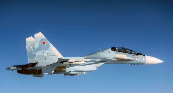 Japanese military aircraft flew close to the Russian border. The Russian army dispatched Su-30 fighters to take off and intercept.