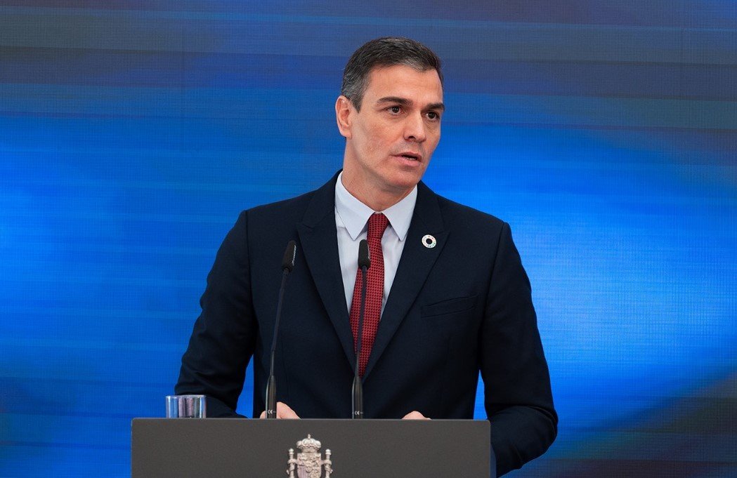 Spanish Prime Minister Sanchez will be released from quarantine after having lunch with Macron after testing negative for the novel coronavirus