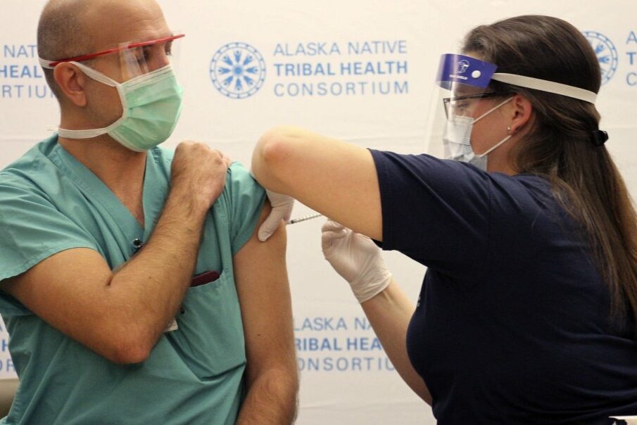 Why do you call first? U.S. medical staff engage in "infighting" for vaccines