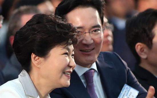 South Korean media revealed that Lee Myung-bak and Park Geun-hye would be pardoned. Qingwatai: The report is not true!