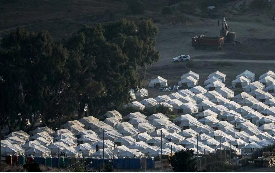 The European Commission signed an agreement with Greece to build a new refugee camp. Greece has allocated 121 million euros.
