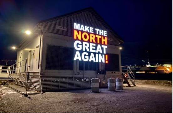 "Make the North Great Again", the Norwegian artist's "Trump style" slogan was criticized for "naked flattery"