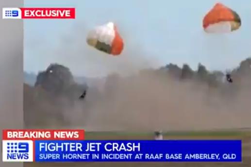 Australian fighter plane crashed seriously, two pilots parachuted to escape