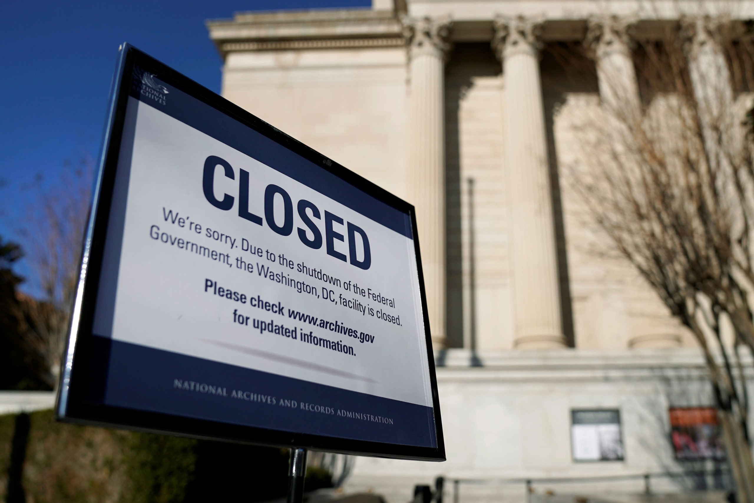 The U.S. government is facing a "stop" crisis again because of "lacking money"