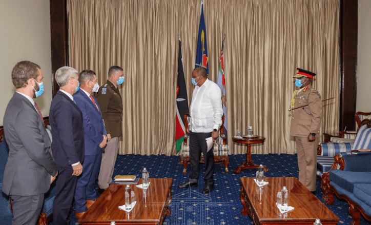 Kenyan President met with the commander of the U.S. Army Africa Command. The timing of the meeting attracted the attention of foreign media.