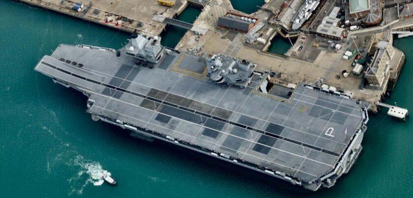 British new aircraft carrier is banned from going to sea after leaking water and will continue to "lie down" for half a year.