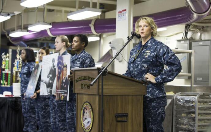 First time in history: The U.S. Navy welcomes the first female captain of an aircraft carrier