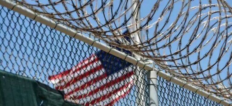 A serious outbreak of the U.S. prison system: more than half a million people are infected with the novel coronavirus. Some prisoners have been vaccinated.