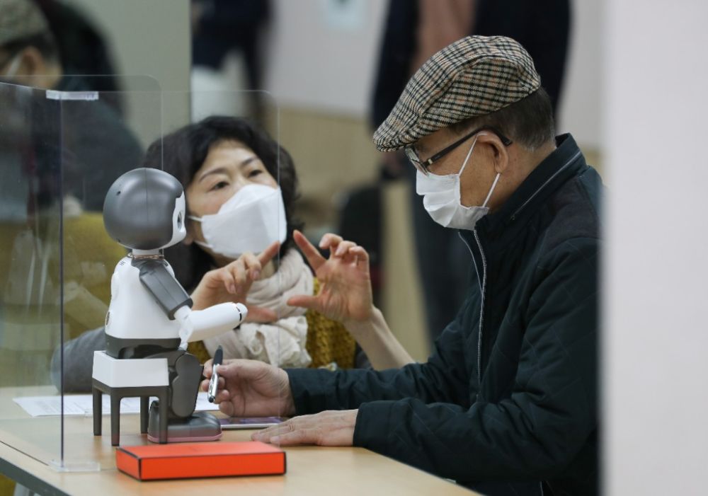 The number of people aged 100 and above in South Korea hits a new high.