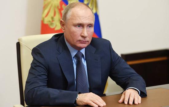 Polls show that more than half of Russians trust Putin