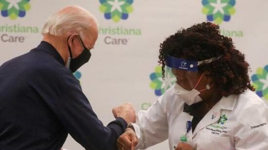 Biden went to Michigan to visit the Pfizer factory and called on people to actively vaccinate.