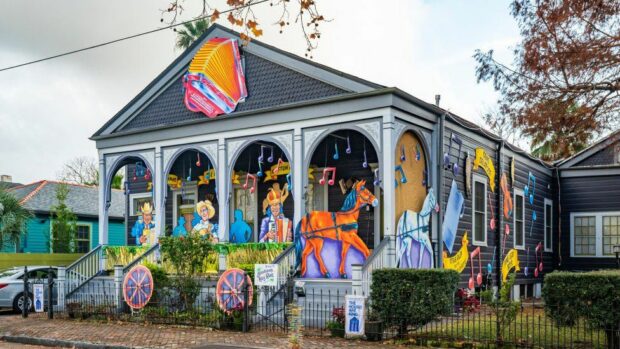 New Orleans people celebrate the Alternative Carnival: decorate the house as a float
