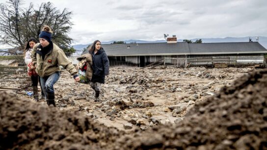 Heavy rains hit northern California, the United States. Thousands of residents were forced to evacuate.