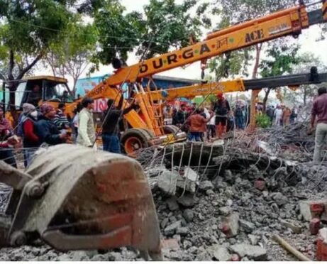 17 dead! A crematorium building collapsed in India. A funeral was being held at the time of the accident.