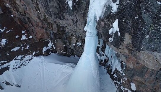 A frozen waterfall collapsed in the Russian Kanchatka Krai, killing 1 and injuring 3 others